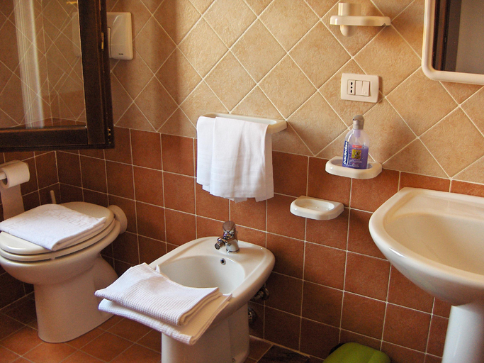 Bathroom 4, Hotel Sandalia, Nuoro