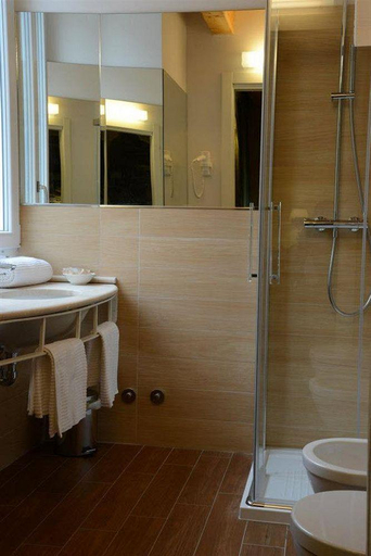 Bathroom 5, Hotel Borgo Antico, Como