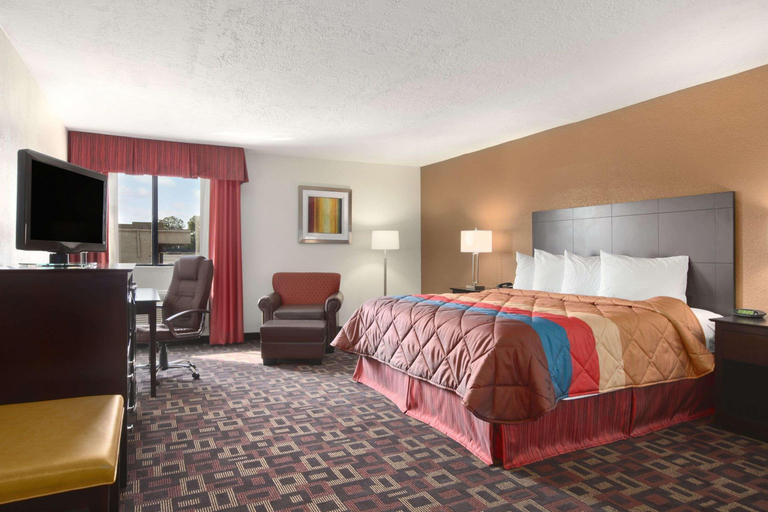 Bedroom, Ramada by Wyndham Tulsa, Tulsa