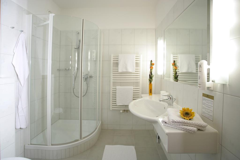 Bathroom 5, Moarhof, Lienz