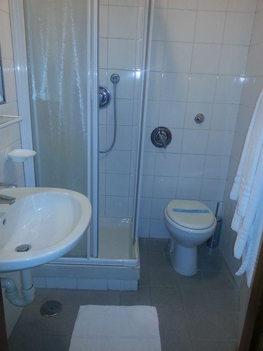 Bathroom 4, Hotel Teti, Rome