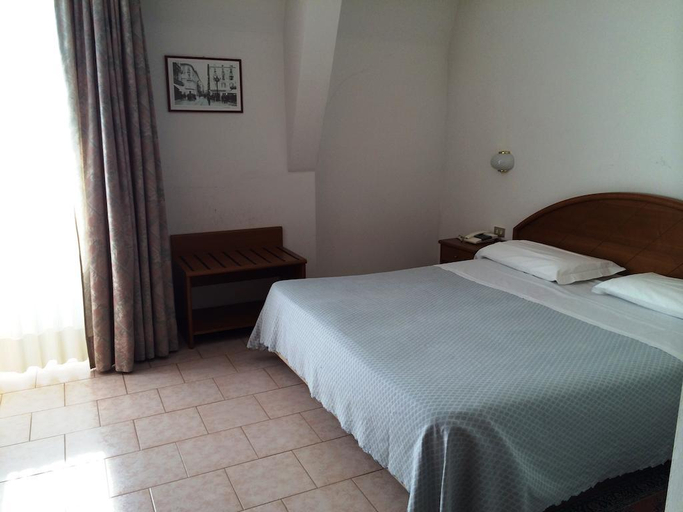 Bedroom 3, Hotel Eden, Imperia