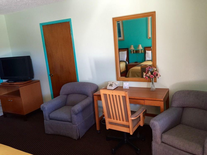 Public Area 2, Klamath Motor Lodge, Siskiyou