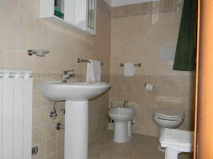 Bathroom, Il Casaletto dei Ludi, Rome