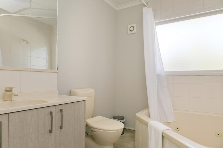 Bathroom, Anchorage Resort Motel, Taupo