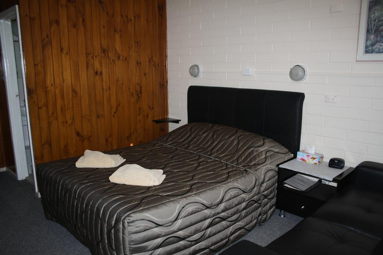 Bedroom 3, Nhill Oasis Motel, Hindmarsh