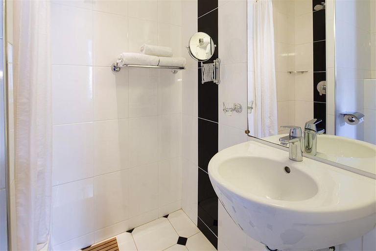Bathroom 4, Tour Eiffel, Paris