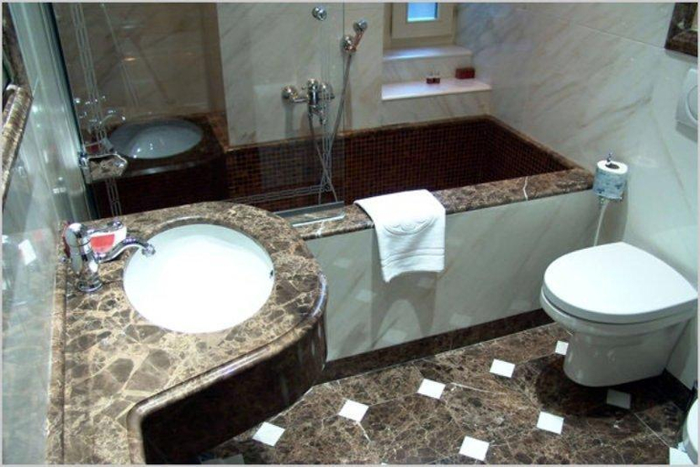 Bathroom 3, San Anselmo, Rome