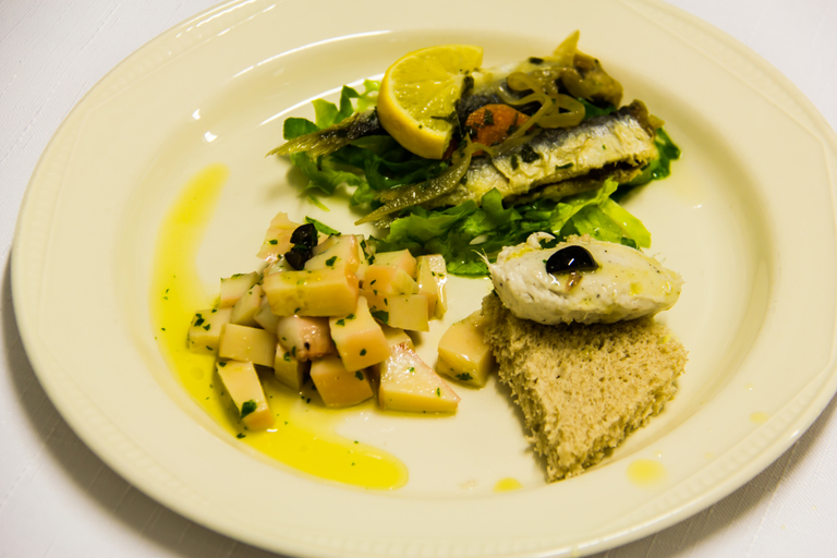 Food & Drinks 4, Oleander, Izola