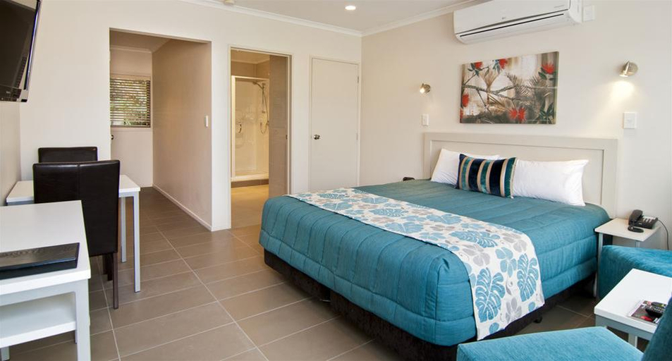 Bedroom 2, Breakwater Motel, Far North