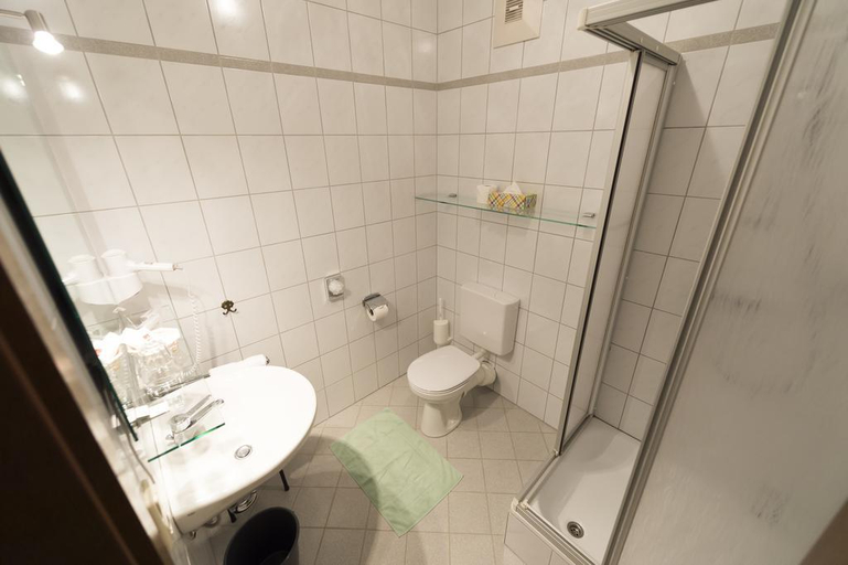 Bathroom 5, Hotel Dreisonnenberg, Freyung-Grafenau
