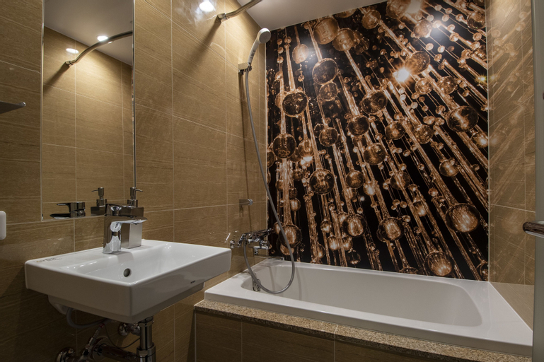 Bathroom 18