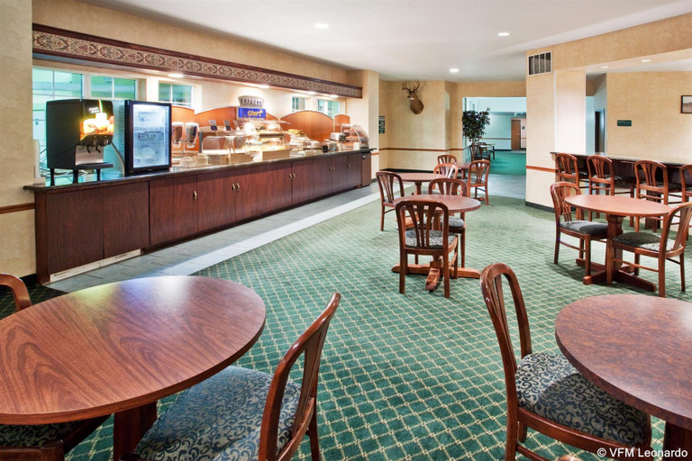 Food & Drinks 5, Holiday Inn Express ST. IGNACE-LAKE FRONT by IHG, Mackinac