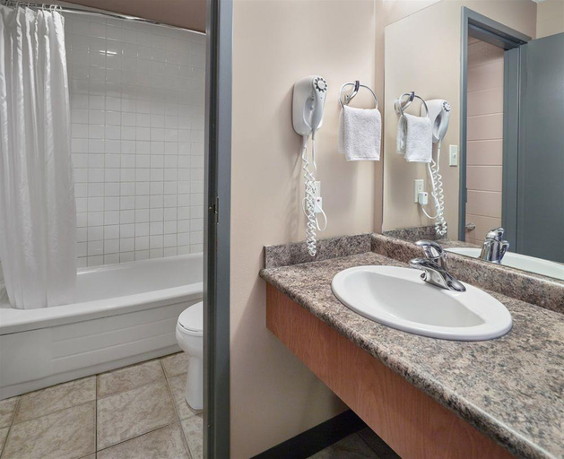 Bathroom 3, Bonnyville Neighbourhood Inn, Division No. 12