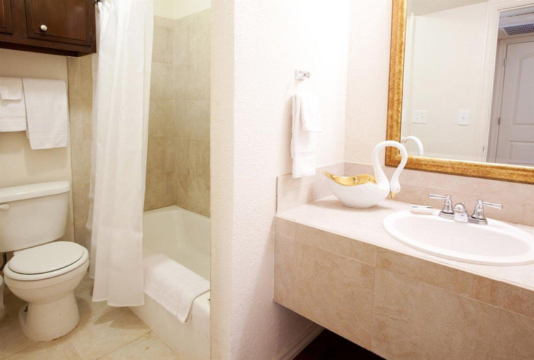 Bathroom, Isola Bella, Oklahoma