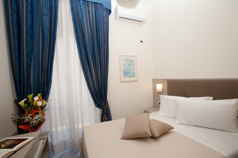Bedroom 3, Hotel Giulio Cesare, Genova