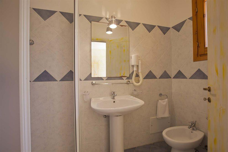 Bathroom 5, Club Esse Shardana, Olbia-Tempio