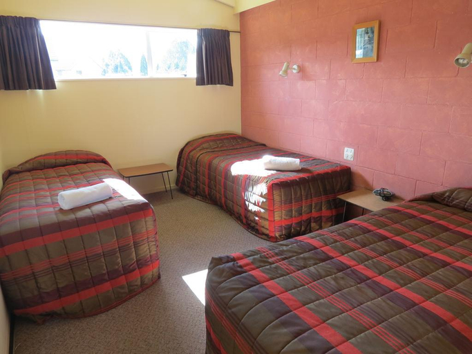 Bedroom 5, Alpine View Motel, Southland