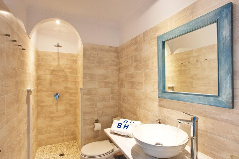 Bathroom 4, Boathouse, South Aegean
