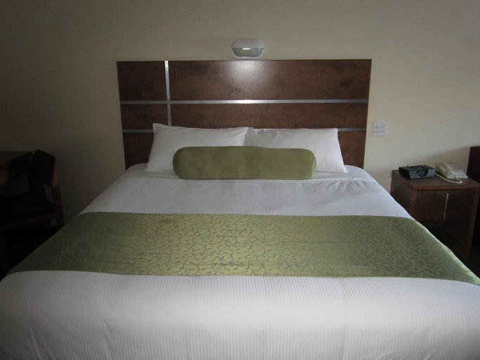 Bedroom 3, Clearwater Lodge, Thompson-Nicola