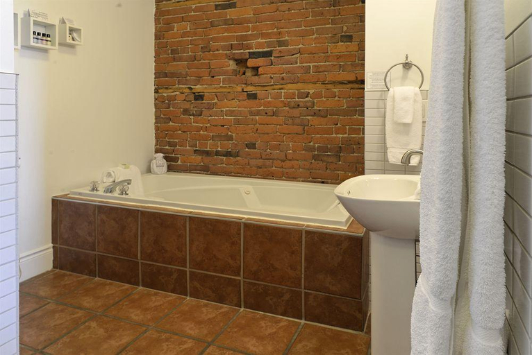 Bathroom, Auberge Le Saint Pierre, Communauté-Urbaine-de-Québec