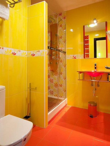Bathroom 4, JC Rooms Santa Ana, Madrid