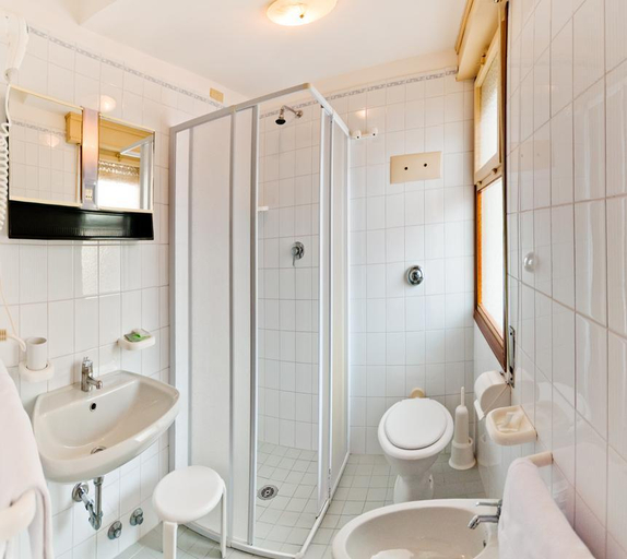 Bathroom 5, Hotel Bianchi, Venezia
