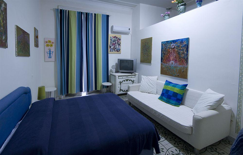 Bedroom 4, Platamon, Napoli