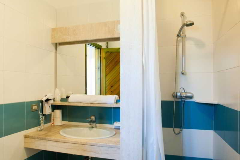 Bathroom 5, Alba Dorata Resort, Nuoro