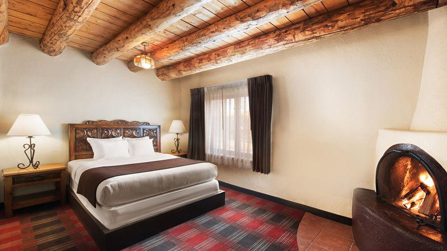 Bedroom 3, Sagebrush Inn and Suites, Taos