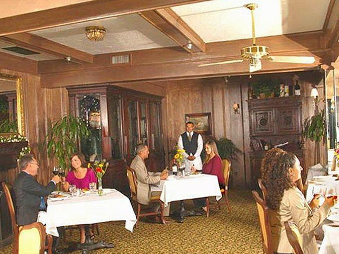 Food & Drinks 5, Historic Santa Maria Inn, Santa Barbara