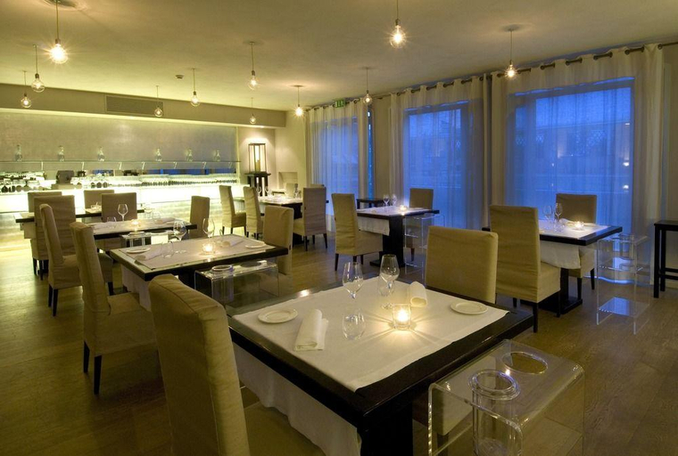 Food & Drinks