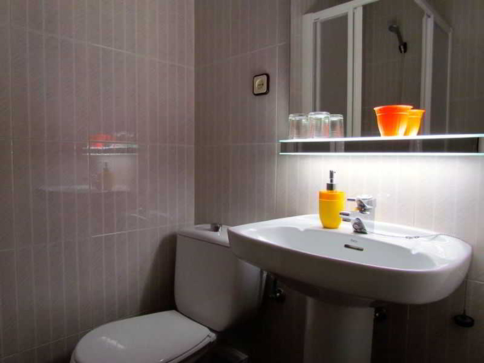 Bathroom 5, Barcelona City Street Hostal, Barcelona
