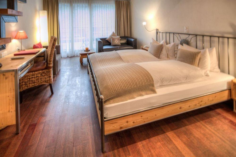 Bedroom 2, Alpenlodge, Hotel, Visp