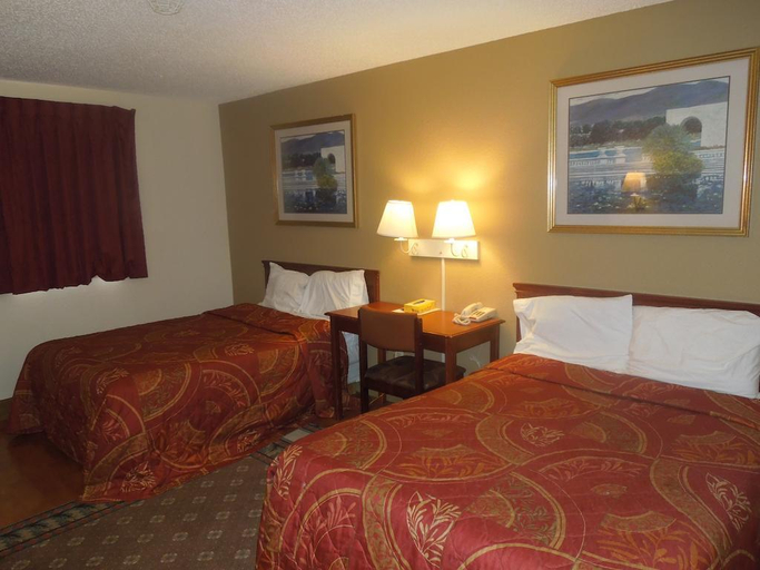 Bedroom 2, Super 8 by Wyndham Waldorf, Charles