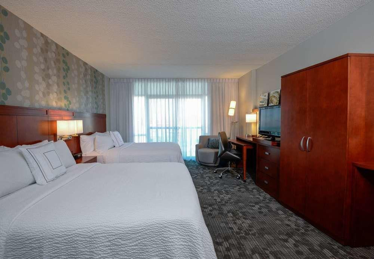 Bedroom 1, Courtyard By Marriott Ocean City Oceanfront, Worcester
