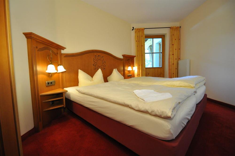 Bedroom 3, Alpenhotel Oberstdorf, Oberallgäu