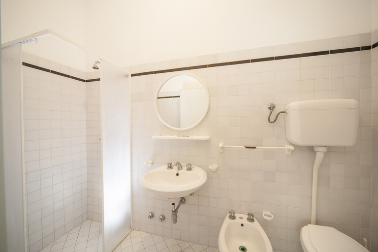 Bathroom 4, Hotel San Remo, Rimini