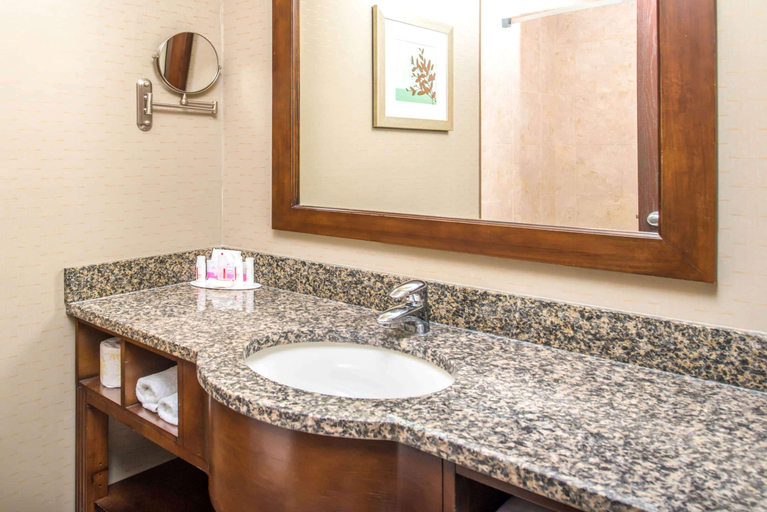 Bathroom 4, Ramada by Wyndham Saskatoon, Division No. 11
