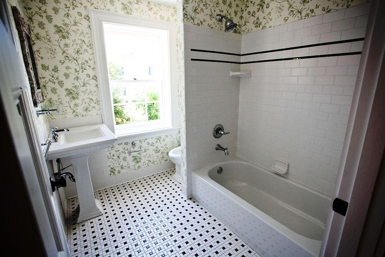 Bathroom 3, Fort Conde Inn - Mobile, Mobile