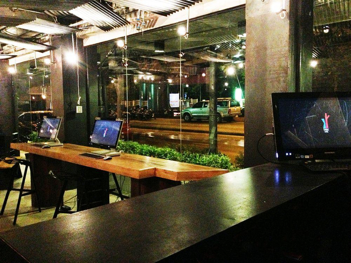 Food & Drinks 4, Minimis Hostel, Bang Rak