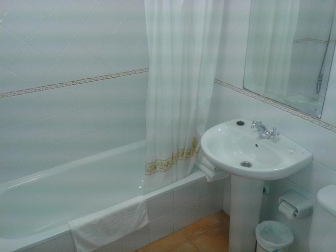 Bathroom 3, Hospedaje Magallanes, Cantabria