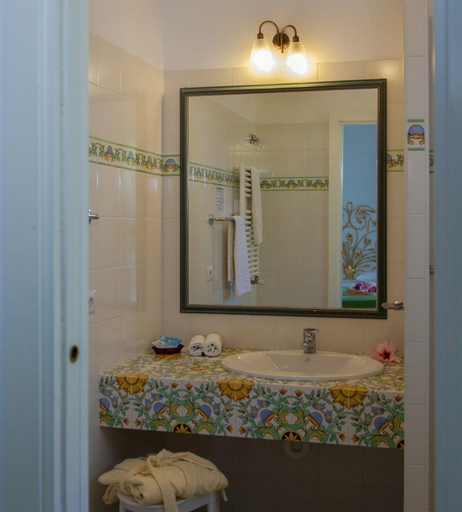 Bathroom 4, Semiramis Hotel De Charme, Napoli