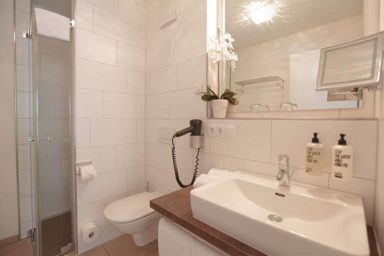 Bathroom 4, Boardinghouse HOME- adults only -, Konstanz
