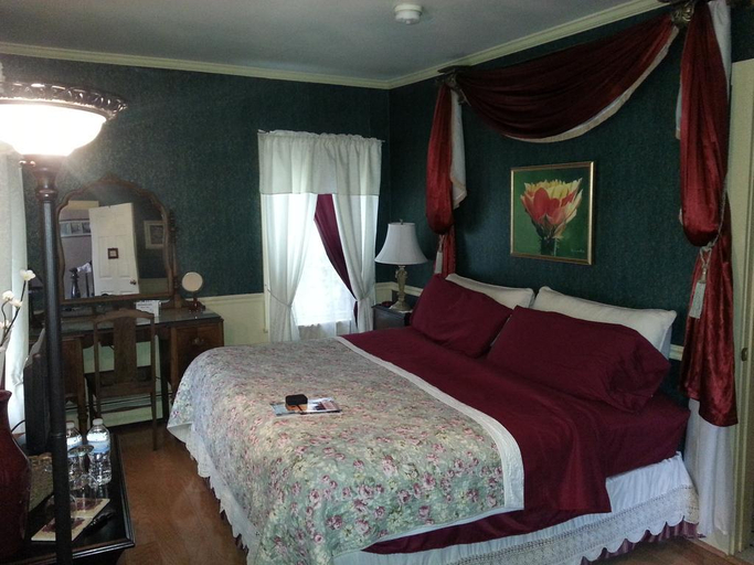 Bedroom 2, Artful Lodger Inn, Newport