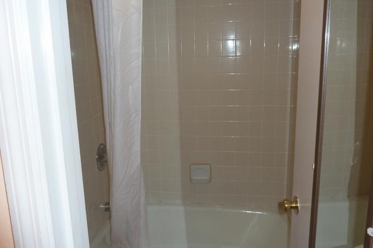 Bathroom 4, Motel 6 Macon, GA, Bibb