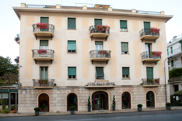 Exterior & Views 1, Hotel Giulio Cesare, Genova