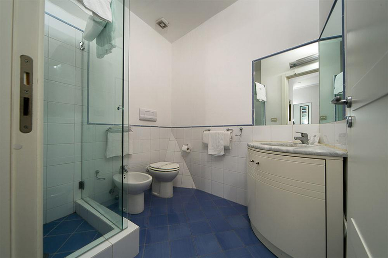 Bathroom 3, Fiorentini, Napoli