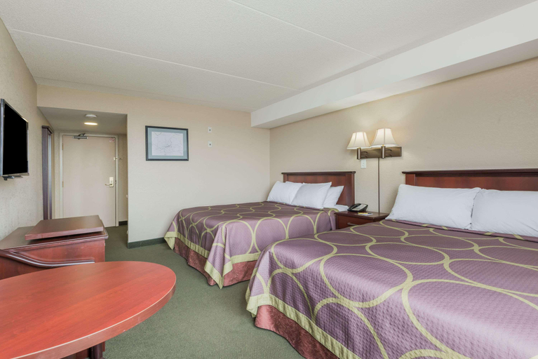 Bedroom 3, Super 8 by Wyndham Mississauga, Peel