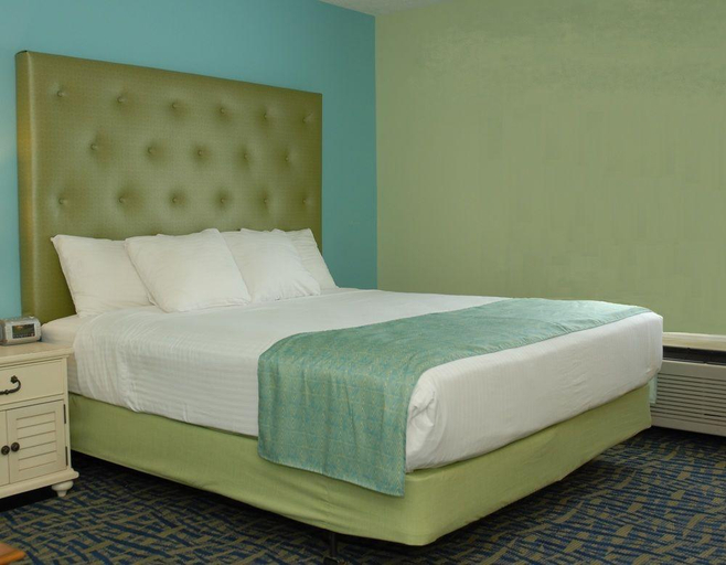 Bedroom 2, Sugar Beach Resort Hotel, Grand Traverse